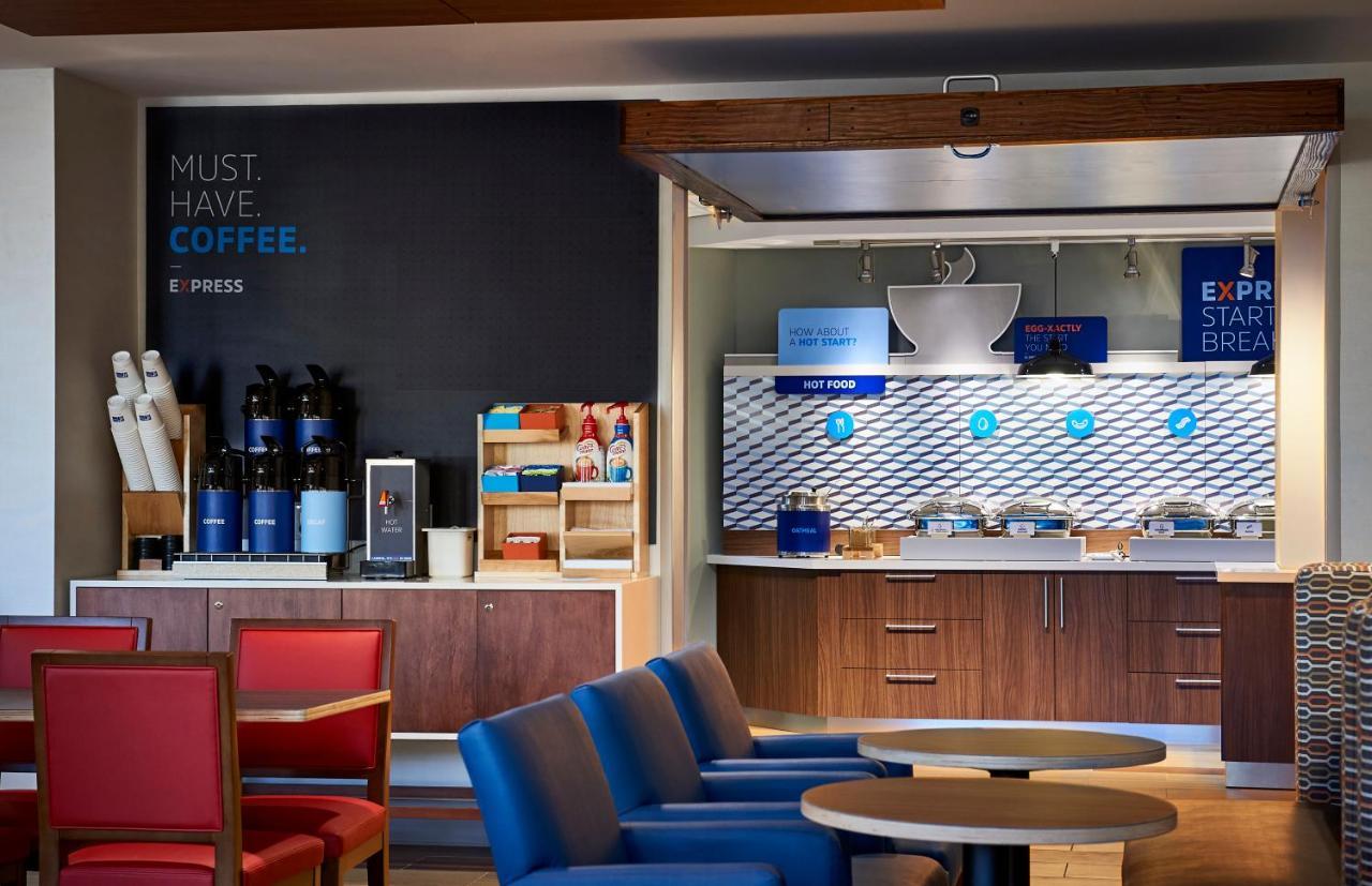 Holiday Inn Express & Suites - Stafford Nw - Sugar Land By Ihg Экстерьер фото