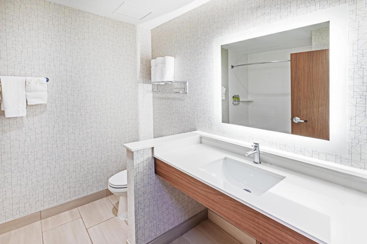 Holiday Inn Express & Suites - Stafford Nw - Sugar Land By Ihg Экстерьер фото